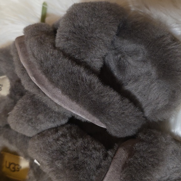 UGG ABELA Gray Fur Slippers - Picture 4 of 7